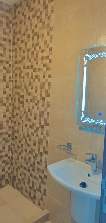 Appartement Nour 5 Marrakech Centre Gueliz Avec Piscine Marrakesh Exterior photo